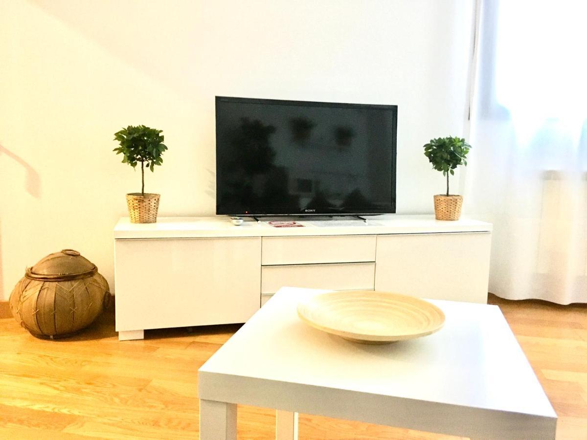 شقة Apartamento 1 Centrico Garaje Wi-Fi Para Trabajar كاسترو أورديالس المظهر الخارجي الصورة